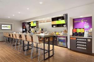 a restaurant with a bar with chairs and a counter at Home2 Suites by Hilton San Angelo in San Angelo