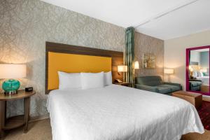 Home2 Suites By Hilton Olive Branch客房内的一张或多张床位