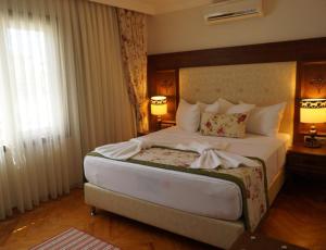 Ένα ή περισσότερα κρεβάτια σε δωμάτιο στο Padok Premium Hotel & Stables +42 φωτογραφίες