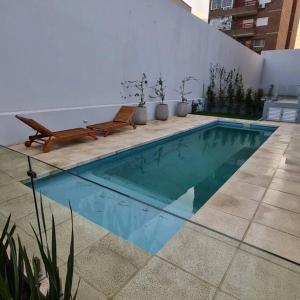 Bazén v ubytování hermoso departamento en pleno centro de santa fe nebo v jeho okolí