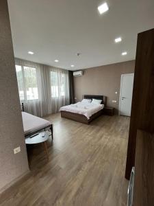 Voodi või voodid majutusasutuse Hotel FLEUR DE LIS toas