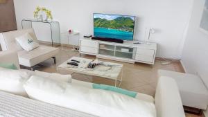 TV a/nebo společenská místnost v ubytování Residence Catalina APT 3