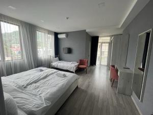 Voodi või voodid majutusasutuse Hotel FLEUR DE LIS toas