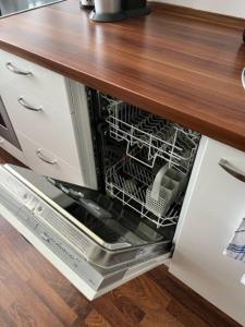 Dapur atau dapur kecil di Zentrale Wohnung im Grünen!