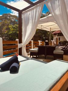 a bedroom with two beds and an outdoor patio at Hotel Luna Llena in Tamarindo