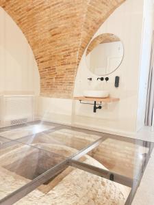 a bathroom with a sink and a mirror at Il Timbro - Dimore Diffuse in Vasto