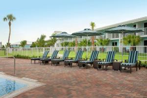 Hampton Inn Marathon - Florida Keys内部或周边的泳池