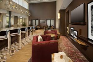 a hotel lobby with a bar and a red couch at Hampton Inn & Suites San Antonio-Downtown/Market Square in San Antonio