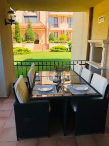 Billede fra billedgalleriet på 3 bedroom seaview apartment /Ground floor/ i Topola