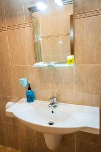 Et badeværelse på 3 bedroom seaview apartment /Ground floor/