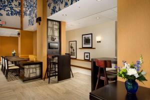 a restaurant with tables and chairs and a bar at Hampton Inn and Suites Washington DC North/Gaithersburg in Gaithersburg