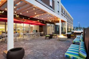En restaurant eller et andet spisested på Home2 Suites by Hilton Baltimore/White Marsh