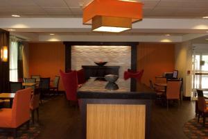 Posezení v ubytování Hampton Inn Ithaca