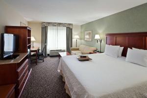 Postel nebo postele na pokoji v ubytování Hampton Inn Ithaca