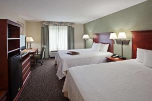Postel nebo postele na pokoji v ubytování Hampton Inn Ithaca