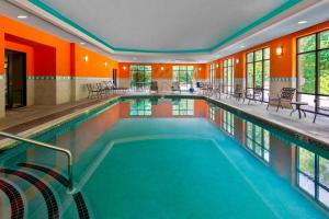 Πισίνα στο ή κοντά στο Hampton Inn Springfield South Enfield