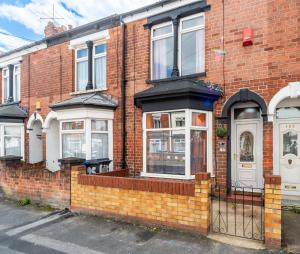 a brick building with a gate and a door at Hull 3 Bedrooms Garden Central House Sleeps 6 Hosanna MERCI Showy Cozy - Close to Princess Ave in Hull