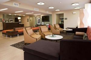 a lobby with chairs and tables and a waiting room at Hampton Inn Nashville/Brentwood-I-65S in Brentwood