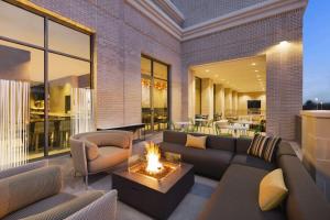 a living room with a couch and a fire pit at Hilton Garden Inn Nashville West End Avenue in Nashville