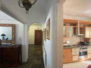 Kuchyň nebo kuchyňský kout v ubytování Bev - City and Sea views Penthouse