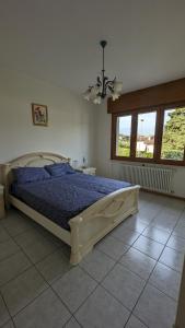 a bedroom with a bed with a blue comforter at Perla del Garda in Garda