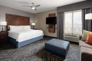 Postel nebo postele na pokoji v ubytování Homewood Suites Springfield + 27 fotografií