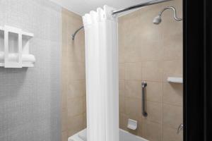 Baðherbergi á Hampton Inn Phoenix - Biltmore