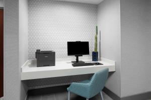 Sjónvarps- og/eða afþreyingartæki á Hampton Inn Phoenix - Biltmore