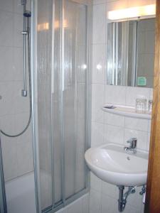 Ένα μπάνιο στο Heidehotel Hildfeld +46 φωτογραφίες