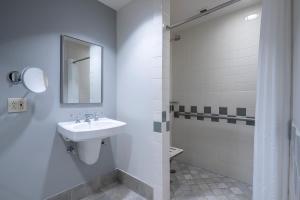 Um banheiro em Universal's Hard Rock Hotel®