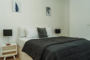 a bedroom with a bed and two lamps on a night stand at Che Suites Tulum in Tulum +28 photos