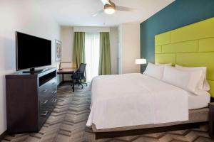 Homewood Suites By Hilton Edina Minneapolis客房内的一张或多张床位