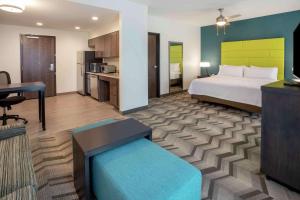 Homewood Suites By Hilton Edina Minneapolis客房内的一张或多张床位
