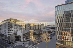 Nespecifikovaný výhled na destinaci Washington nebo výhled na město při pohledu z hotelu