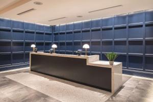 a waiting room with blue walls and a desk at Hilton Columbus/Polaris in Columbus