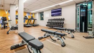 Fitness centrum a/nebo fitness zařízení v ubytování The Kingsley Bloomfield Hills - a DoubleTree by Hilton