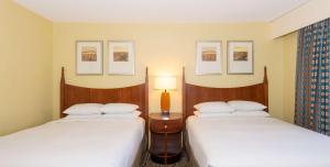 Hilton Phoenix Resort at the Peak客房内的一张或多张床位