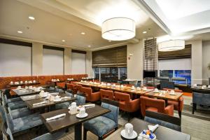 Hilton Garden Inn Austin Round Rock的休息区