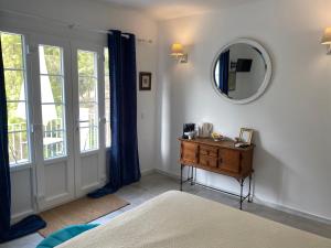 a bedroom with a mirror and a wooden table at El nido del Chorro in Málaga