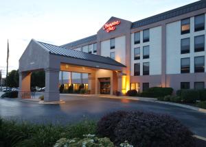 a hotel with a sign on the front of it at Hampton Inn Champaign/Urbana in Urbana