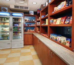 酒店内部或周边的超市或其他商店