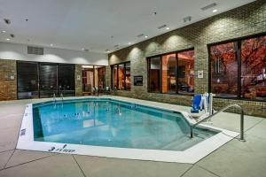 a large swimming pool in a building at Hampton Inn Norfolk-Naval Base in Norfolk