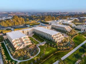 an overhead view of a large building with trees at Hilton La Jolla Torrey Pines in San Diego