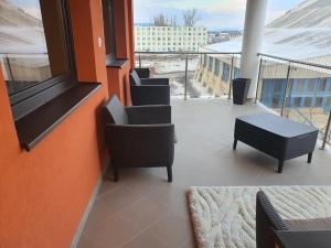 a balcony with chairs and a table on a building at Apartament Comfortable Fortuna in Sfântu-Gheorghe