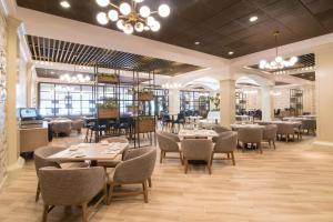 En restaurang eller annat matställe på DoubleTree by Hilton San Diego-Mission Valley
