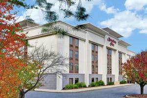 a rendering of the front of the hotel at Hampton Inn Salisbury in Salisbury