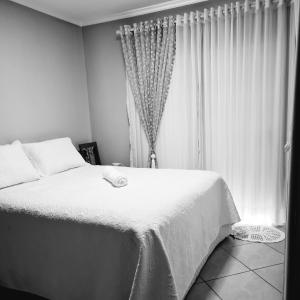 Postel nebo postele na pokoji v ubytování Quarto Familia