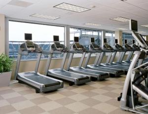 Fitness centrum a/nebo fitness zařízení v ubytování Hilton Baltimore Inner Harbor