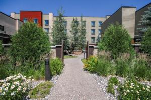 a garden with flowers in front of a building at Homewood Suites by Hilton Bozeman in Bozeman
