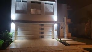 a house with a garage door at night at Casa Elegante cerca aeropuerto y zona turistica in Canovanas